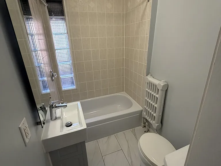 490 Gilmour St #3 — Photo 10
