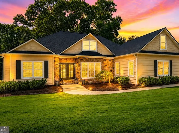 33 Highland Rd N, Dahlonega, GA 30533