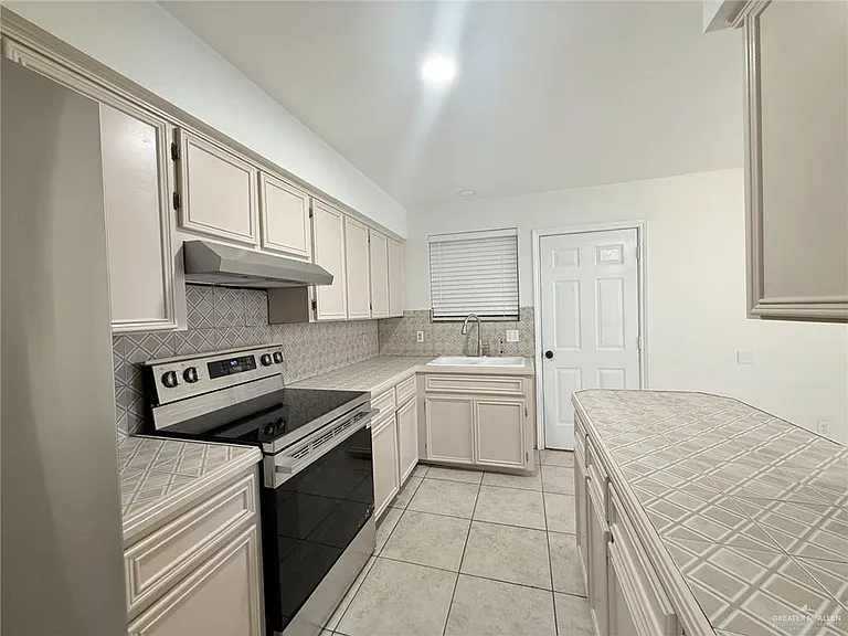 2400 E Brazil St — Photo 5