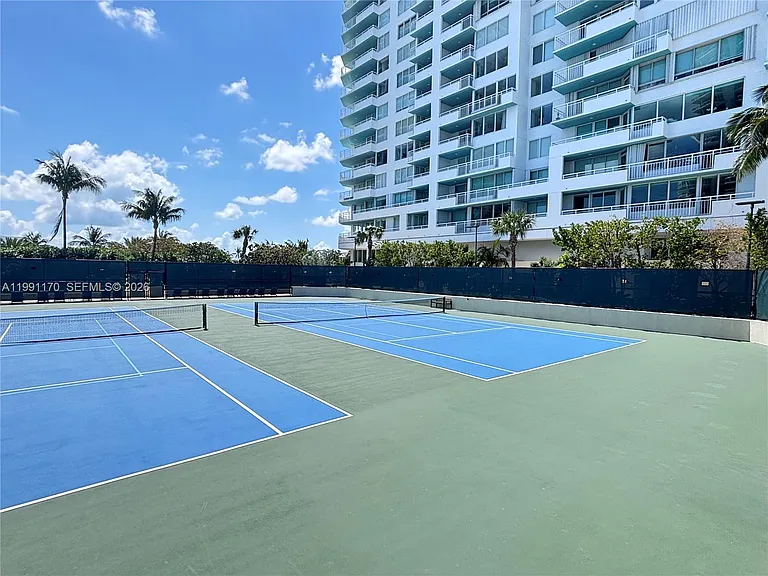 400 S Pointe Dr #408 — Photo 34