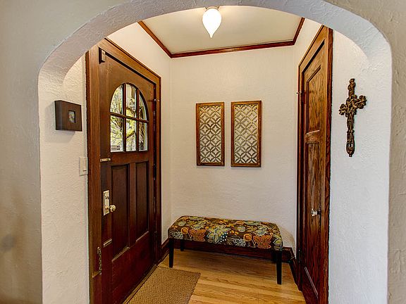 3rd image of 5060 N Berkeley Blvd