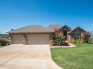 202 Majestic Cir, Maumelle, AR 72113