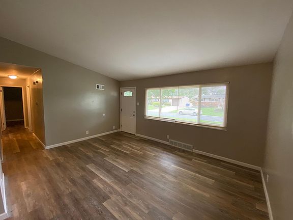 3rd image of 2370 Oriole Dr