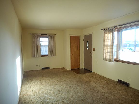 2nd image of 1609 N Iowa St
