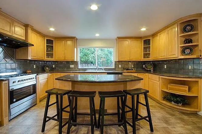 4204 Latimer Ave — Photo 7