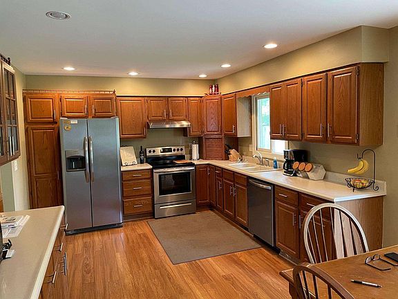 4th image of 43 Birch Lake Dr