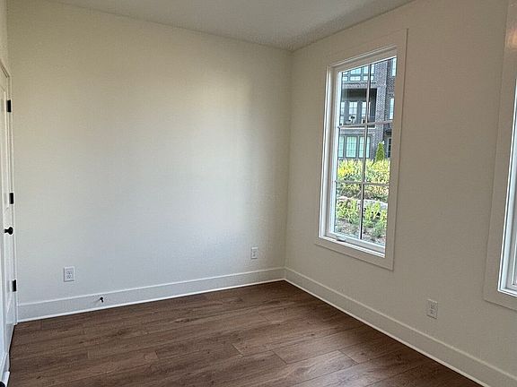 3rd image of 2672 Mackintosh Ct