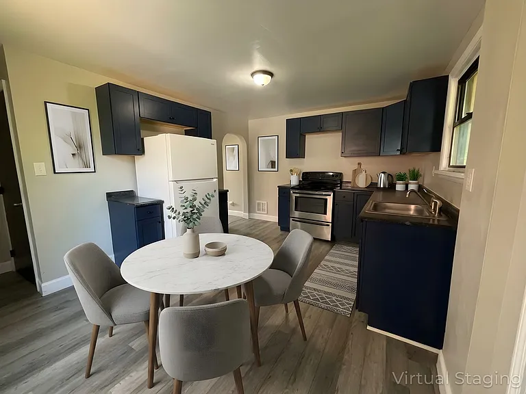 929 Vankirk St — Photo 3
