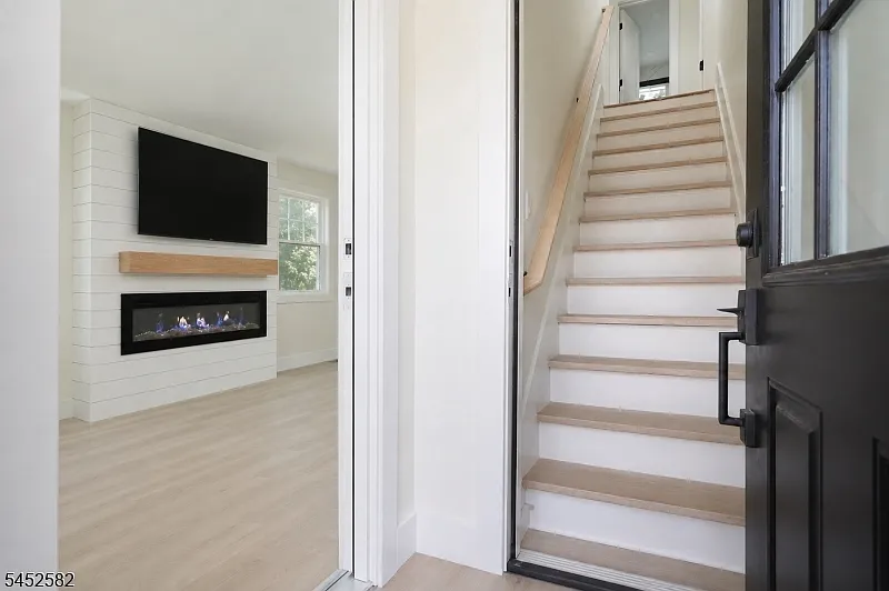 4 bed, 2.0 bath, $4,650 — Photo 2