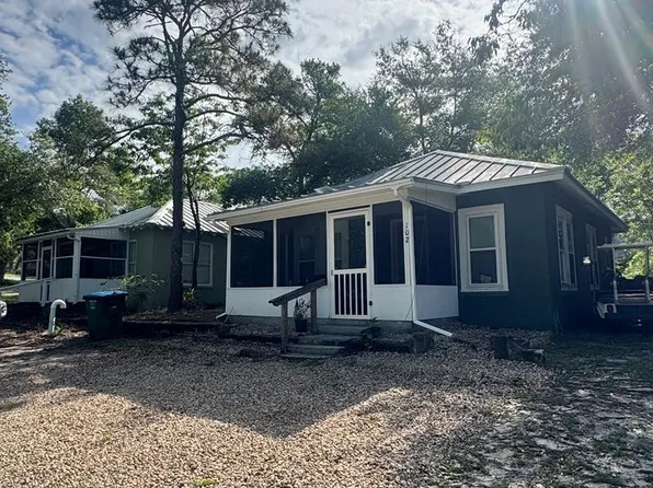 102/104 1st St SE, Carrabelle, FL 32322