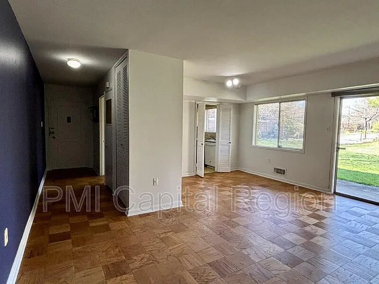 10620 Weymouth St #103 — Photo 9