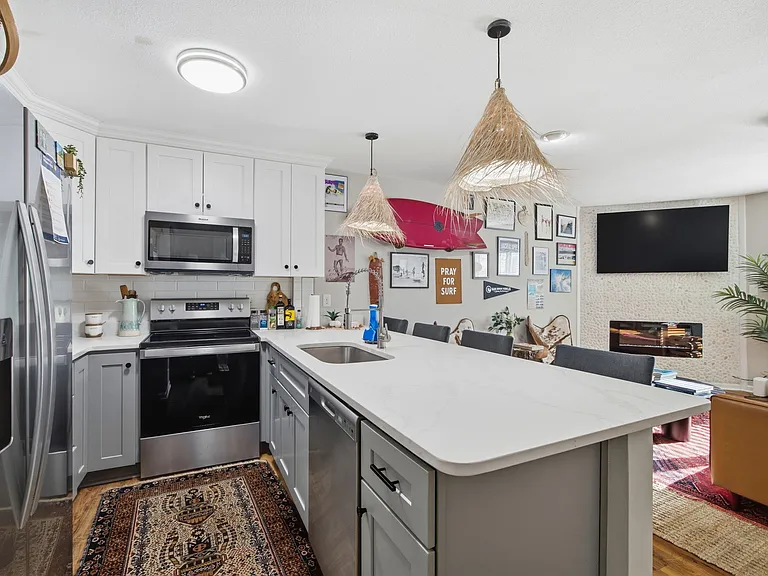 1720 Baltic Ave — Photo 7