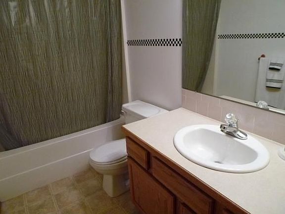 5th image of 512 E Parkwood Dr