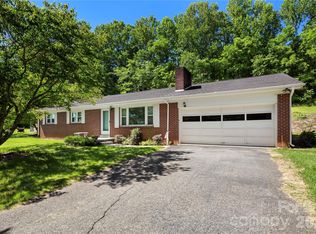 83 Honeysuckle Ln, Burnsville, NC 28714
