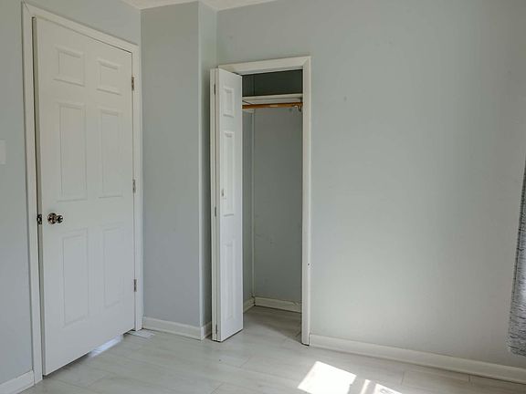 5th image of 516 Clark St