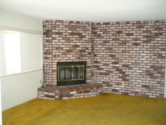 Family room w/ fireplace