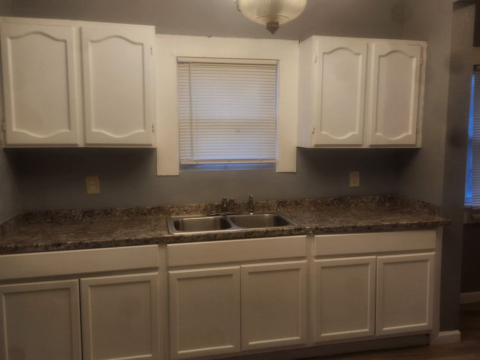 1st image of 403 E Drexel Ave
