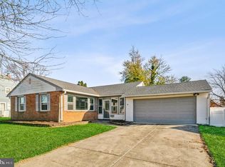 18 Longwood Dr, Stratford, NJ 08084