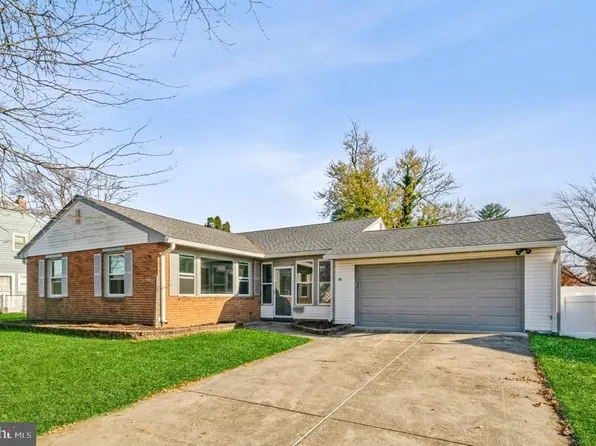 18 Longwood Dr, Stratford, NJ 08084