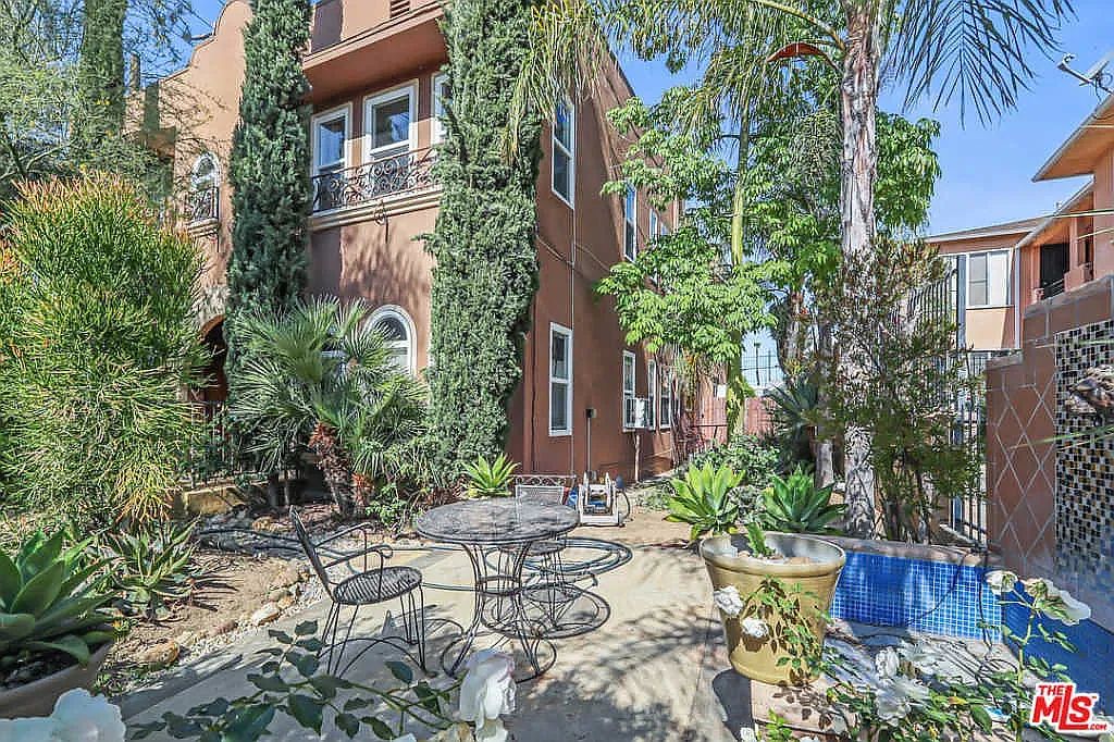 2 bed, 4904 sqft, $3,100 — Photo 4