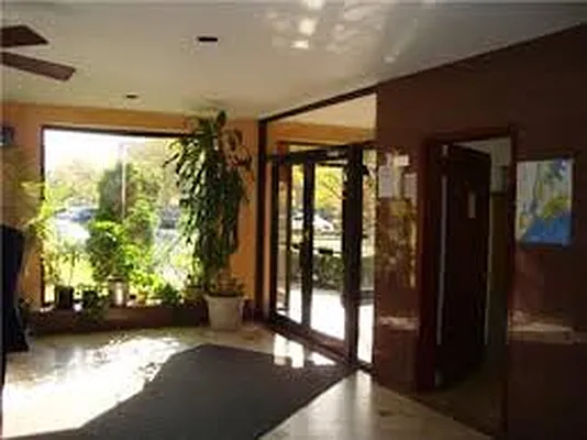 Rented by Elbe Real Estate Inc | media 2