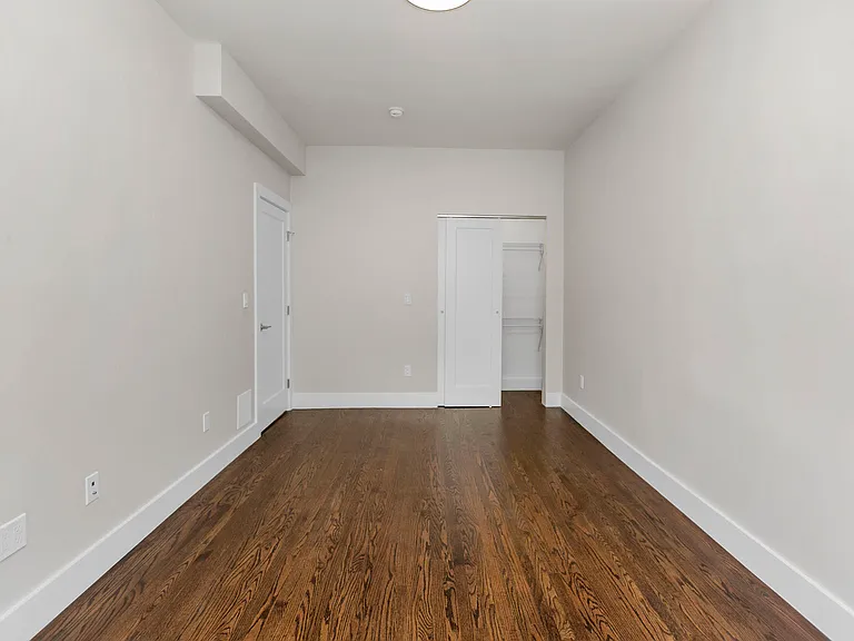 2200 Leavenworth — Photo 9