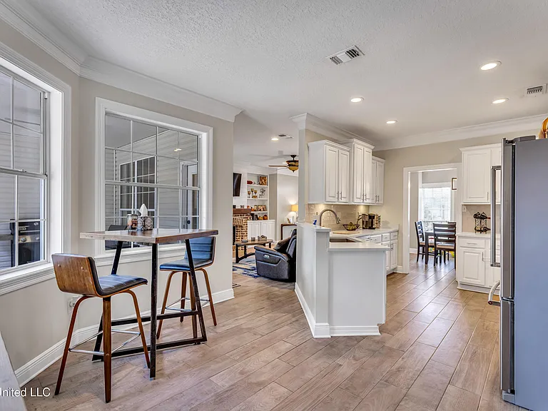 15336 Lakeview Ct — Photo 13