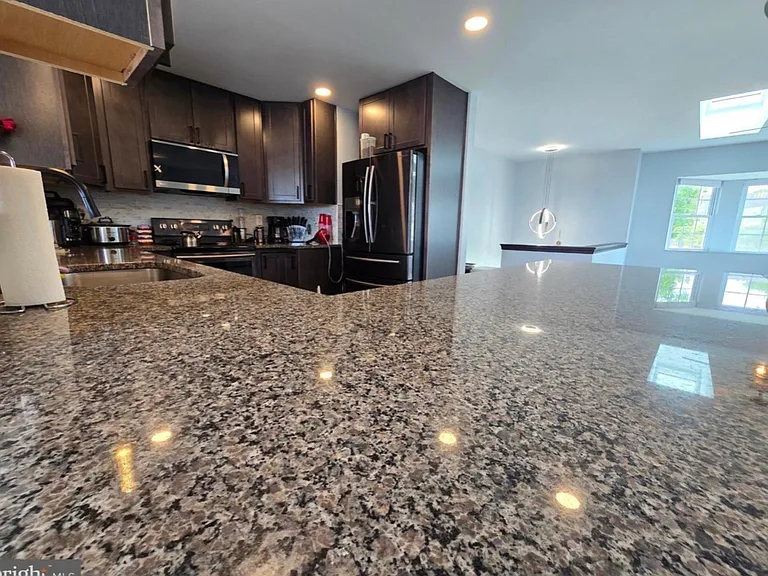 7513 Saffron Ct — Photo 31