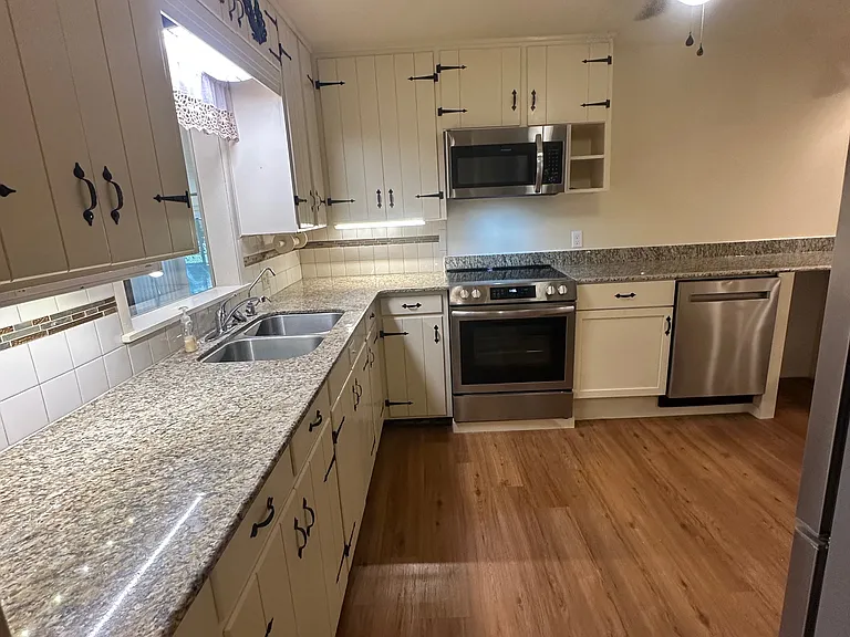 2025 W Wedington Dr — Photo 2