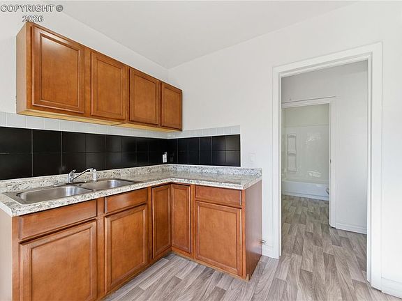 4th image of 118 Marble St