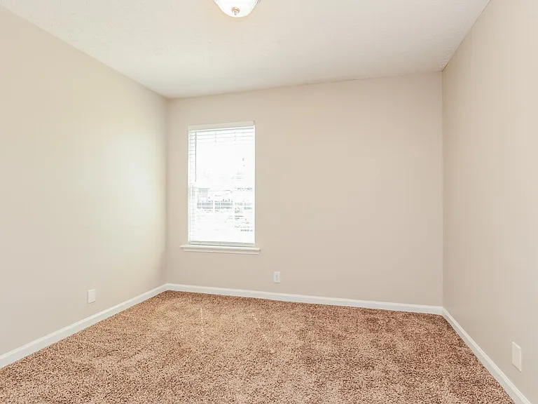 8813 Cressent Glen Ct — Photo 18