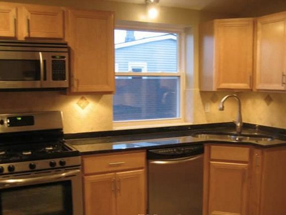 3rd image of 2923 N Marmora Ave