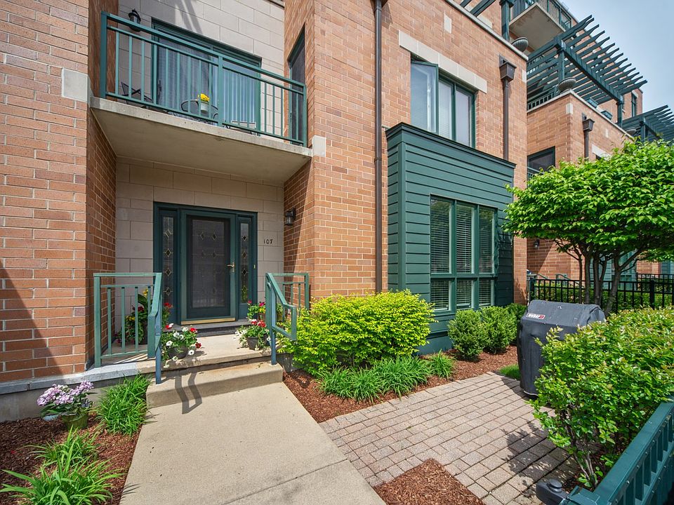 Private entrance / patio