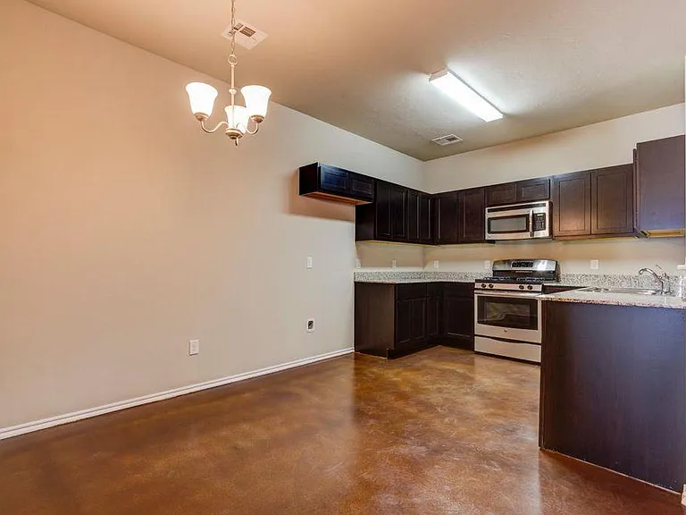 114 Ashley Dr — Photo 7