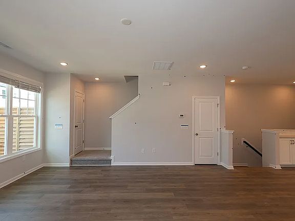 3rd image of 5007 Jowetts Walk Dr