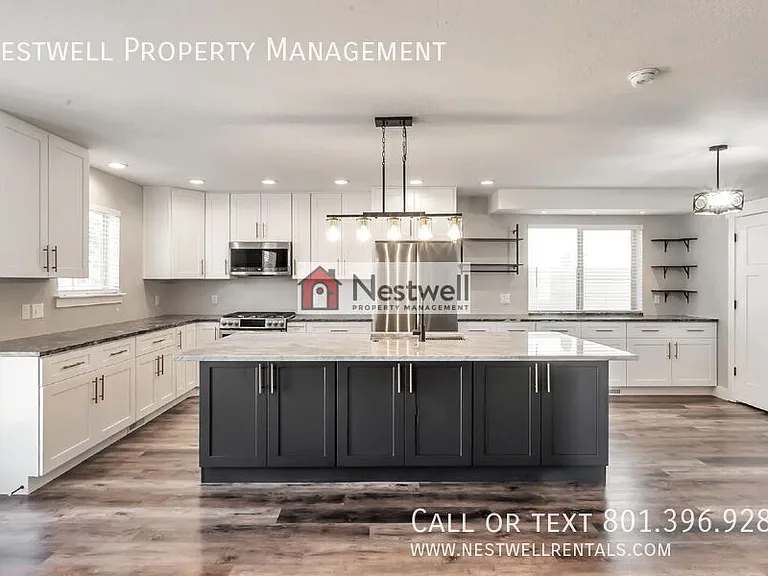 35 E Water Ln — Photo 2