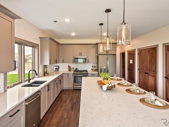 5th image of 701 E El Dorado Ct