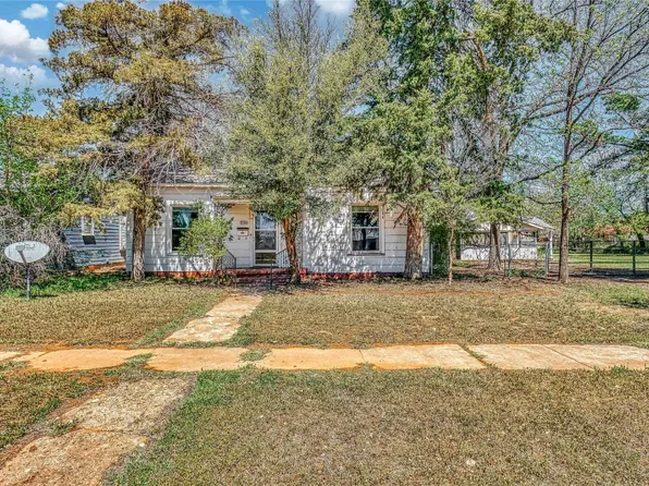 904 Avenue G NW, Childress, TX 79201