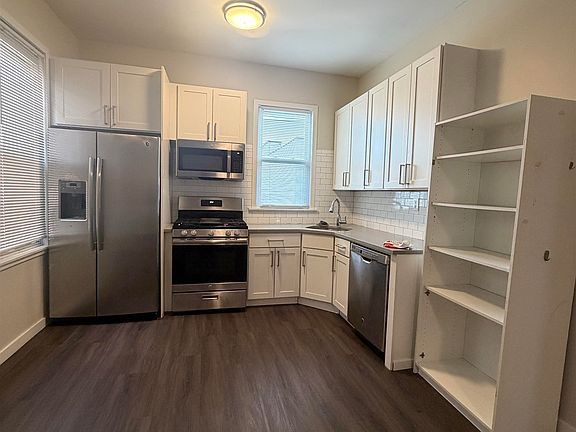2nd image of 70 Charles St Unit 2