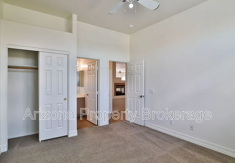 715 E Orchid Ln — Photo 16