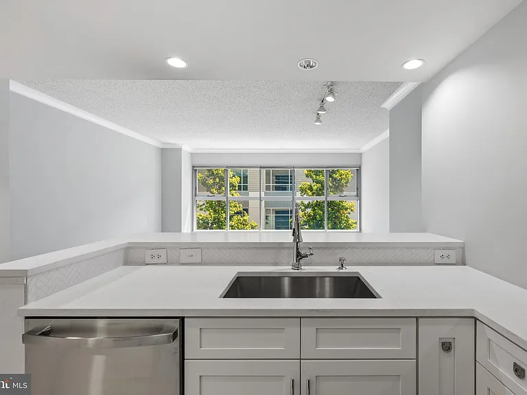 777 7th St NW #1021 — Photo 6
