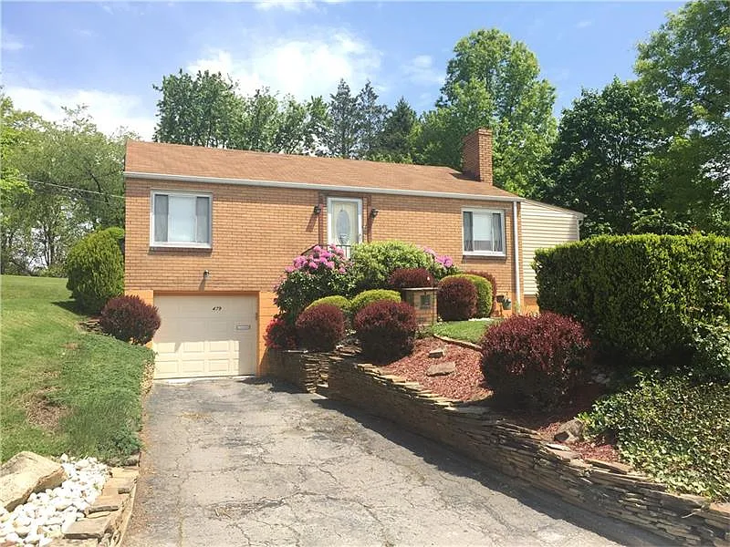 479 Macassar Dr photo 1