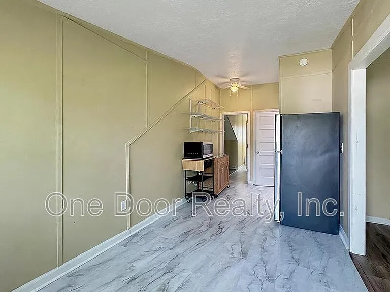 1107B Richmond Rd — Photo 4