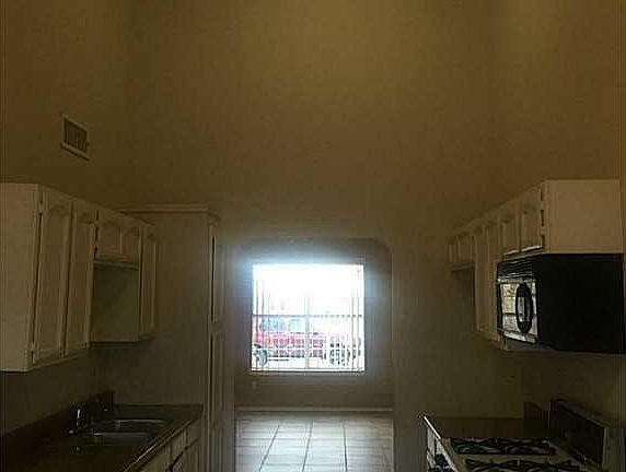 3rd image of 1523 Seminole Dr