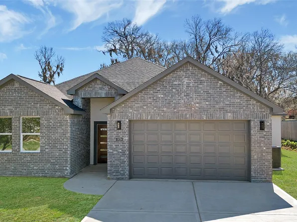 939 Lake View Dr, Montgomery, TX 77356