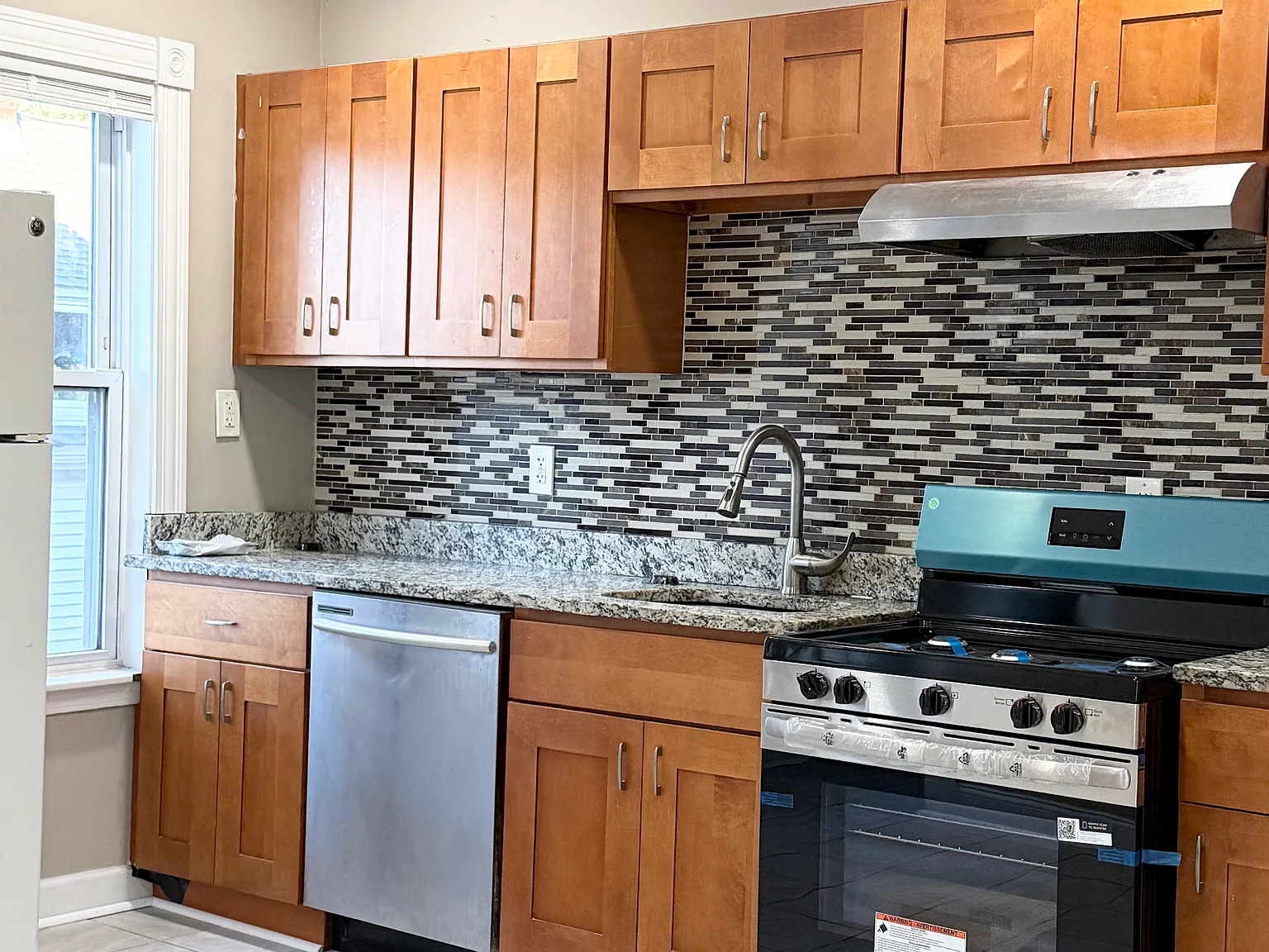 3 bed, 1100 sqft, $2,500 — Photo 4