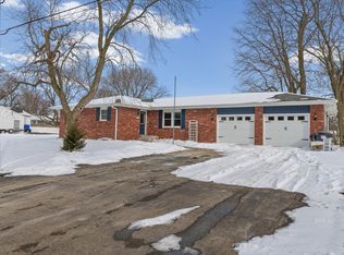 302 N Jackson St, Philo, IL 61864