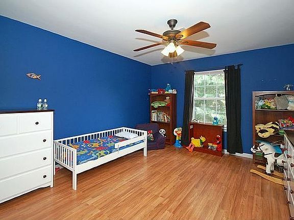 2nd image of 14 Lakeview Ave