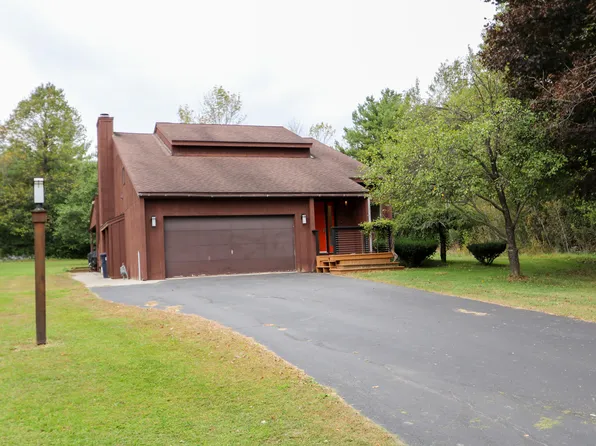 7 Bouchard Dr, Peru, NY 12972