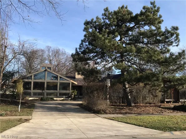 528 Wyleswood Dr, Berea, OH 44017